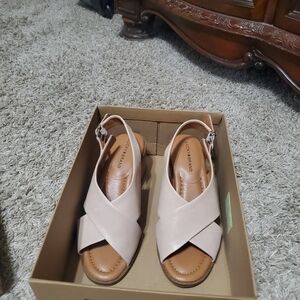 Women's Lucky Brand size 7.5M sandles